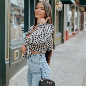 Meet your Posher, Yanira